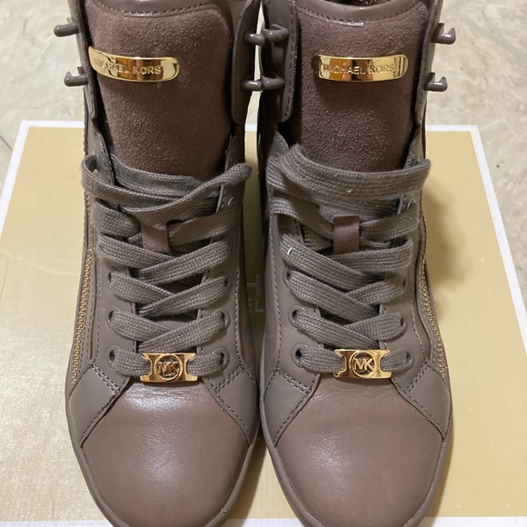 Shoes - Picture 8 of 10